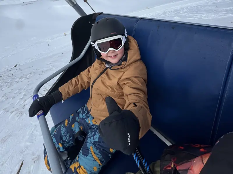Erciyes bebek pistinde ilk çocuk kayak dersini alan minik