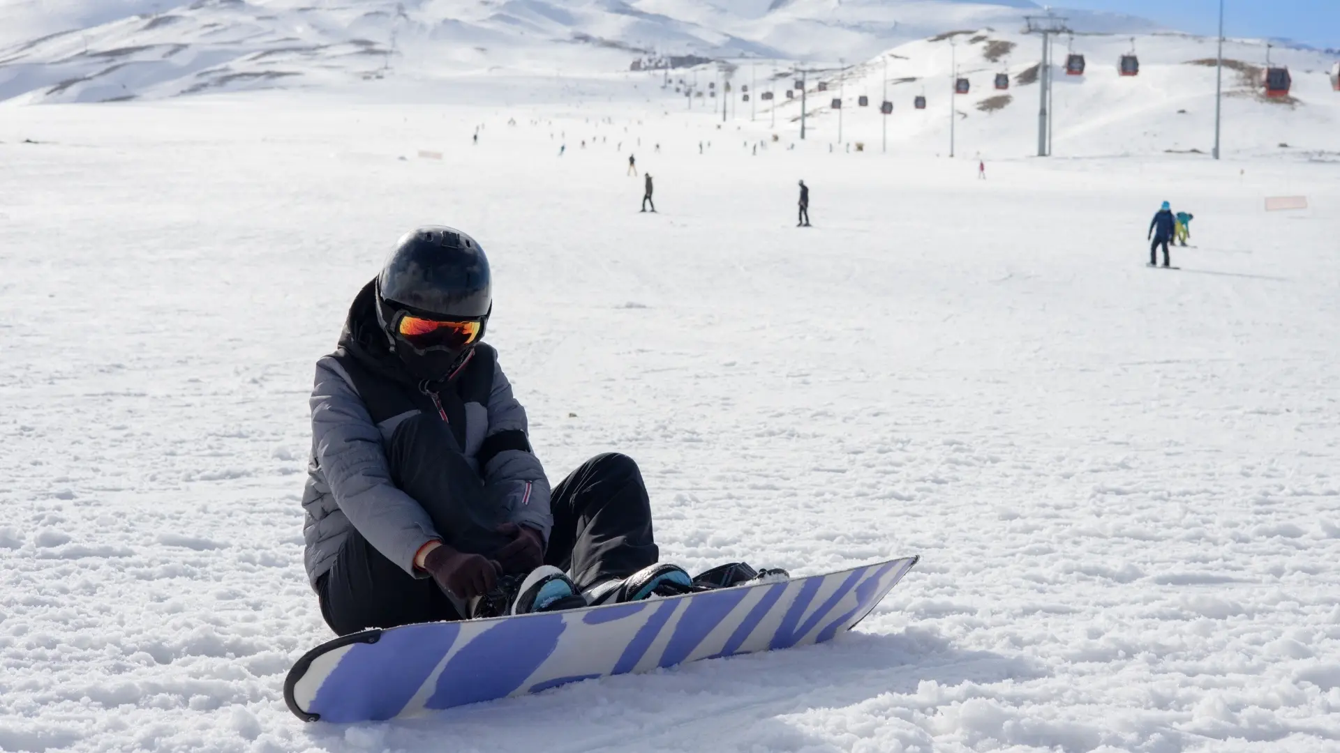 Erciyes Kayak Merkezi pistleri ve Erciyes Dağı kış manzarası