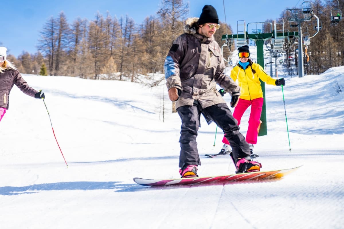 Erciyes'te grup snowboard dersleri ve kayak eğitimi
