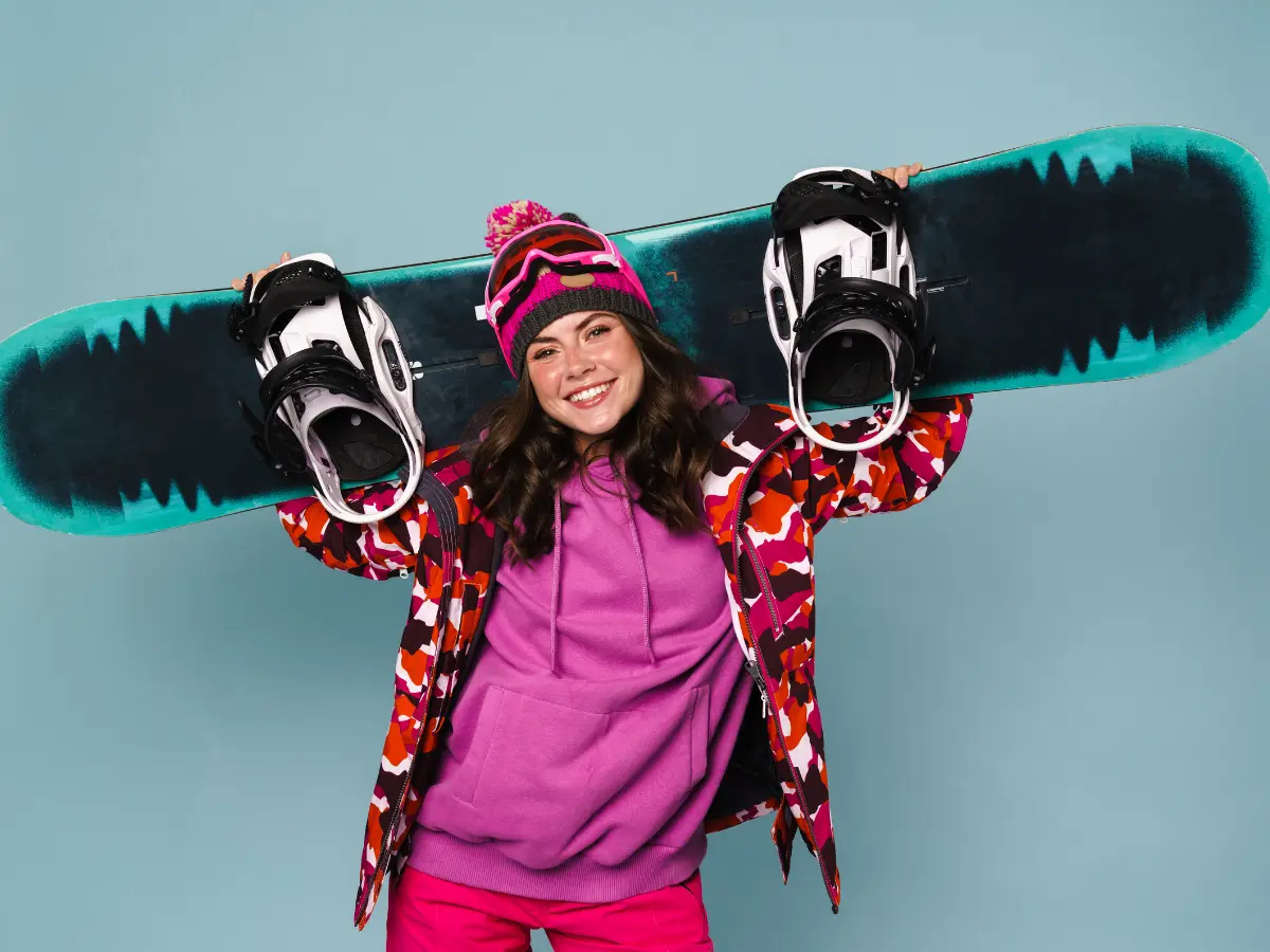 Erciyes snowboard dersi alan yetişkin bir snowboardcu